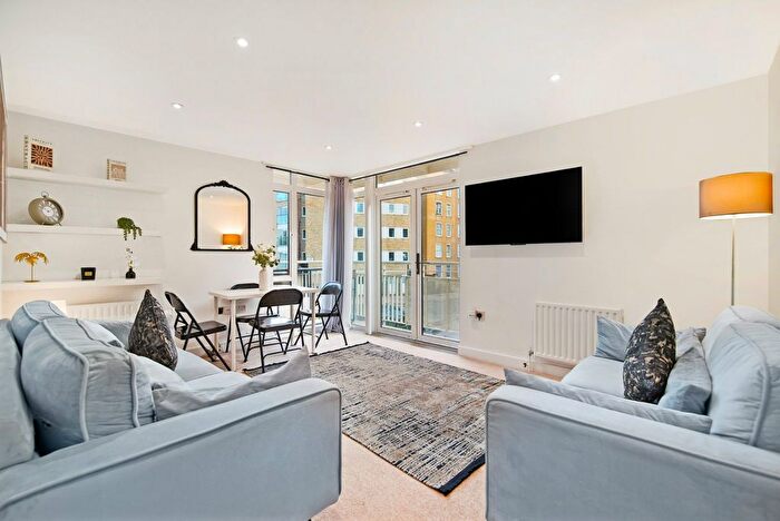 2 Bedroom Flat To Rent In Lanyon Court, Lowther Road, N7