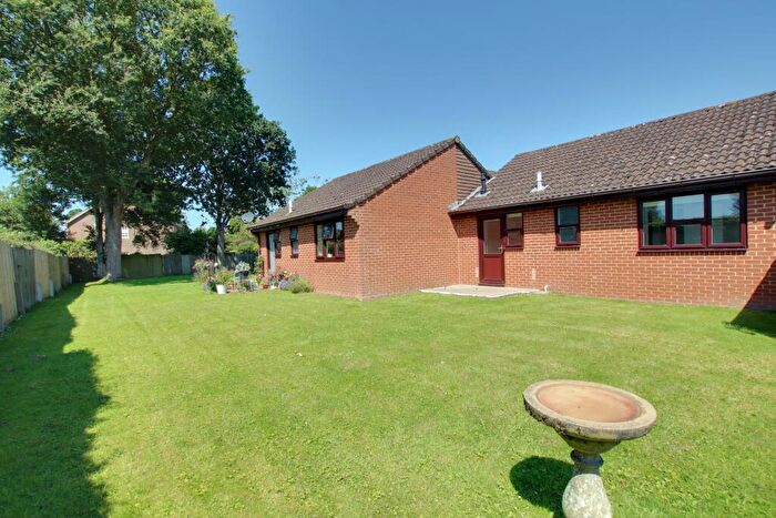 2 Bedroom Bungalow For Sale In Rookwood View, Denmead, PO7