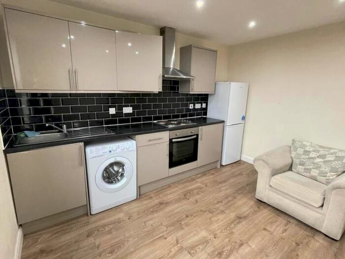 1 Bedroom Flat To Rent In Flat 1, Roundhay Road, Leeds LS8