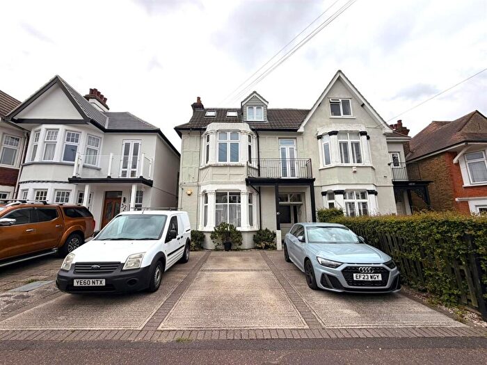 2 Bedroom Flat For Sale In Whitefriars Crescent, Westcliff-On-Sea, Essex, SS0