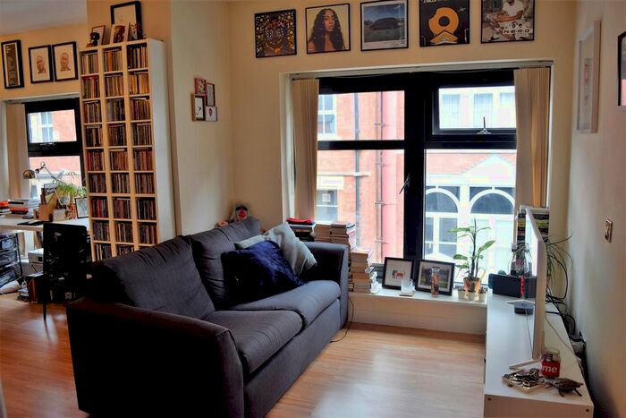 Studio To Rent In Britannia House, York Place, Leeds, LS1