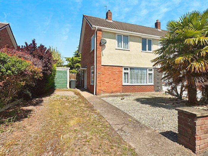 3 Bedroom Semi-Detached House For Sale In Cannon Road, Wolverhampton, WV5