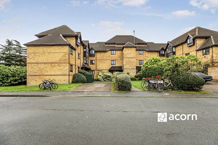 2 Bedroom Flat To Rent In Linwood Close, London, SE5