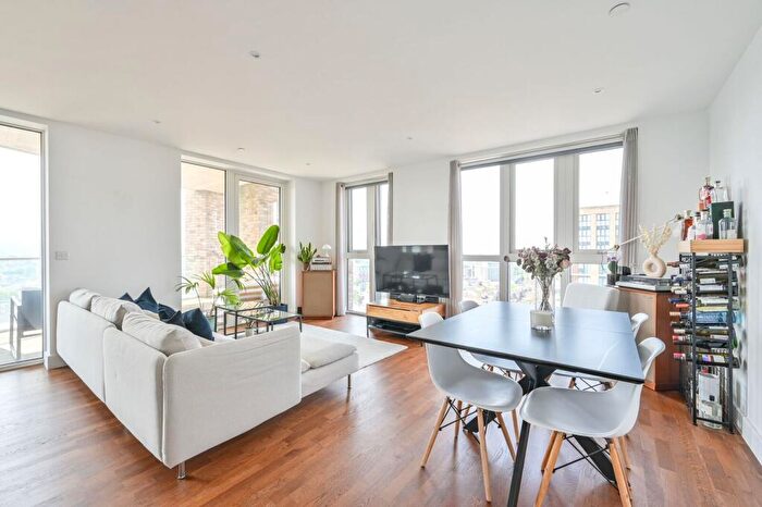2 Bedroom Flat To Rent In Duncombe House, Woolwich, London, SE18