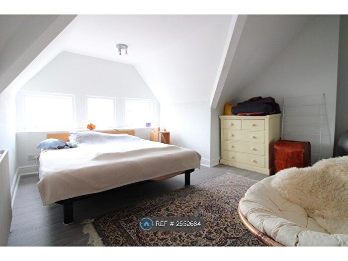 3 Bedroom Flat To Rent In Challoner Court, London, W14