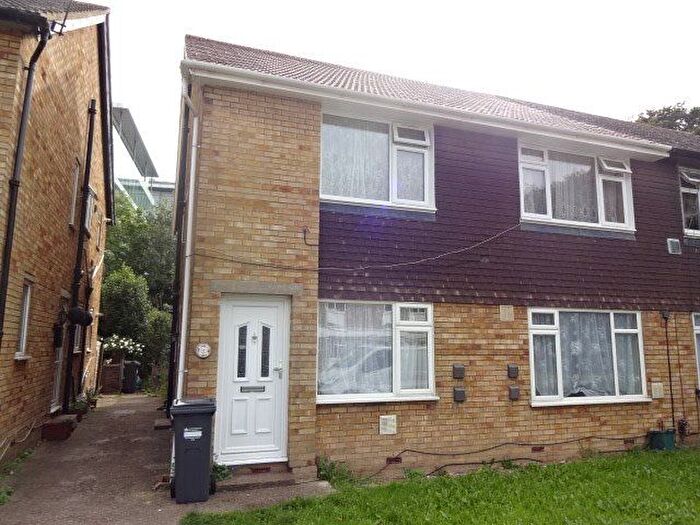 2 Bedroom Flat To Rent In Sandringham Gardens, Hounslow, TW5