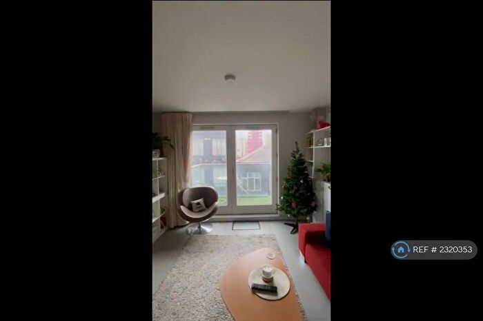 2 Bedroom Flat To Rent In Goulden Street, Manchester, M4