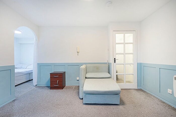 1 Bedroom Flat To Rent In Inwen Court, Grinstead Road, SE8