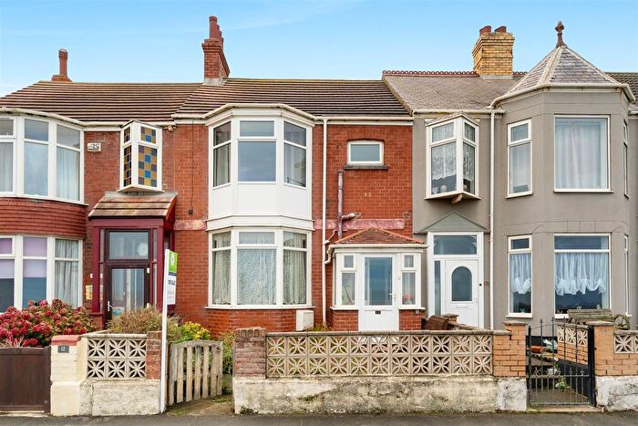 3 Bedroom Terraced House For Sale In The Promenade, Withernsea, HU19