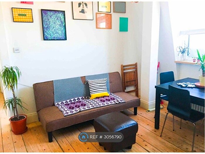 2 Bedroom Flat To Rent In Bethnal Green Road, London, E2