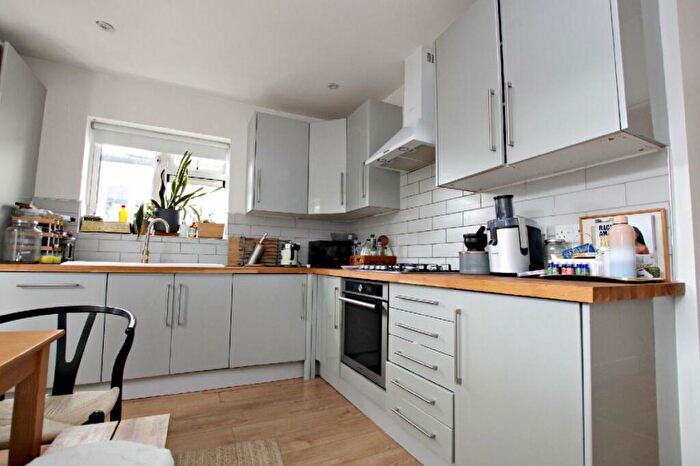 2 Bedroom Flat To Rent In Hawthorn Road, Willesden, NW10