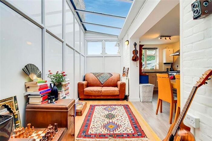 2 Bedroom Flat To Rent In Castelnau, Barnes, SW13