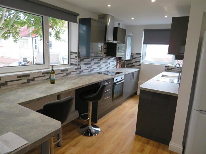 4 Bedroom Flat To Rent In Cottage Grove, Southsea, PO5