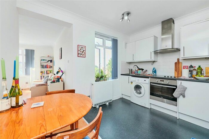 Studio To Rent In Clapham High Street, Clapham, London, SW4