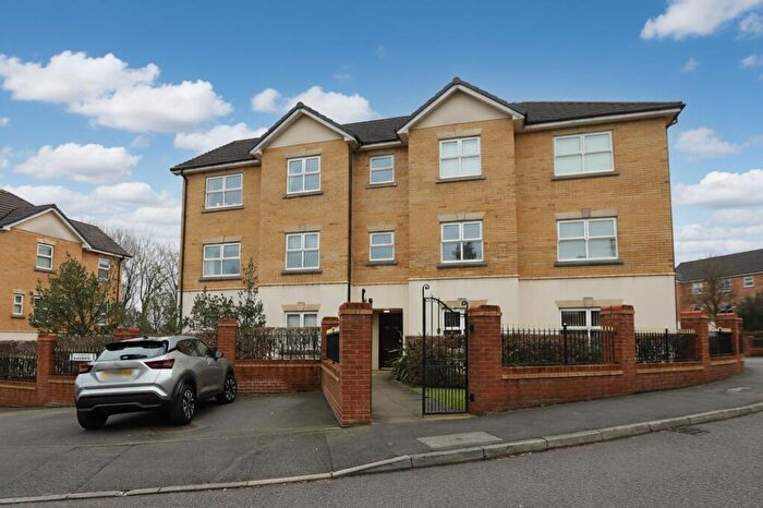 2 Bedroom Flat For Sale In Hampstead Drive, Whitefield, M45