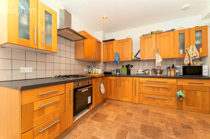 5 Bedroom Semi-Detached House To Rent In Hollingbury Road, Brighton, BN1