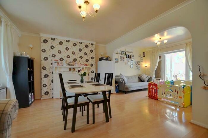 3 Bedroom Semi-Detached House To Rent In Melton Close, Ruislip, HA4
