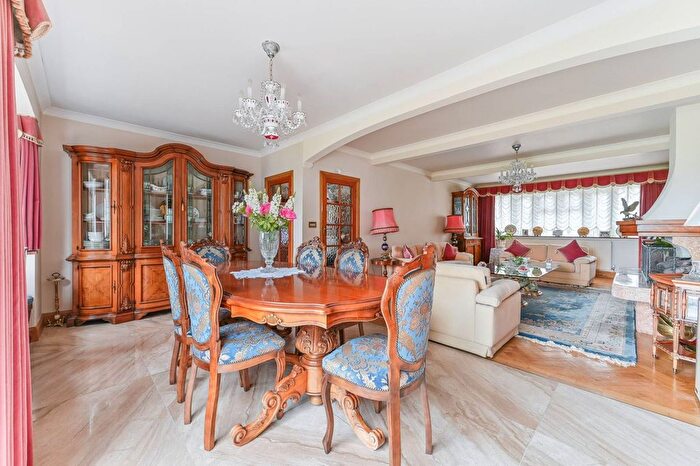 5 Bedroom Detached House For Sale In Grimwade Avenue, Lloyd Park, Croydon, CR0