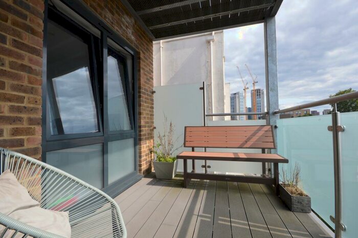 2 Bedroom Flat To Rent In Lennard Road Croydon, CR0