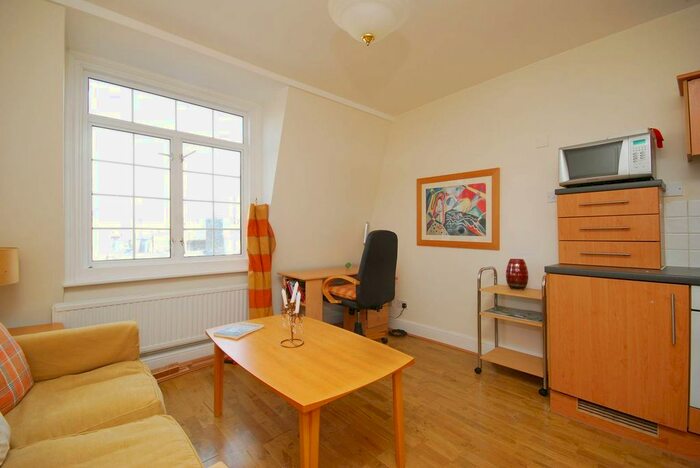 1 Bedroom Flat To Rent In Harrowby Street, Marylebone, London, W1H