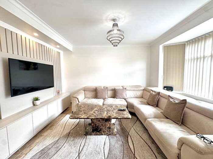 4 Bedroom Semi Detached House To Rent In Berkeley Road, Uxbridge, UB10