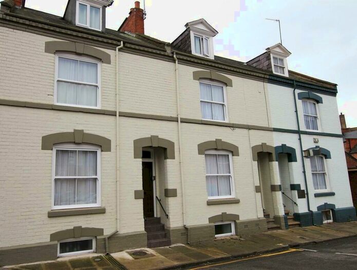 5 Bedroom House To Rent In Castilian Terrace, Northampton, NN1