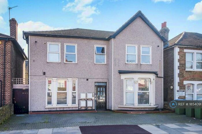 2 Bedroom Flat To Rent In Avery Hill Road, London, SE9