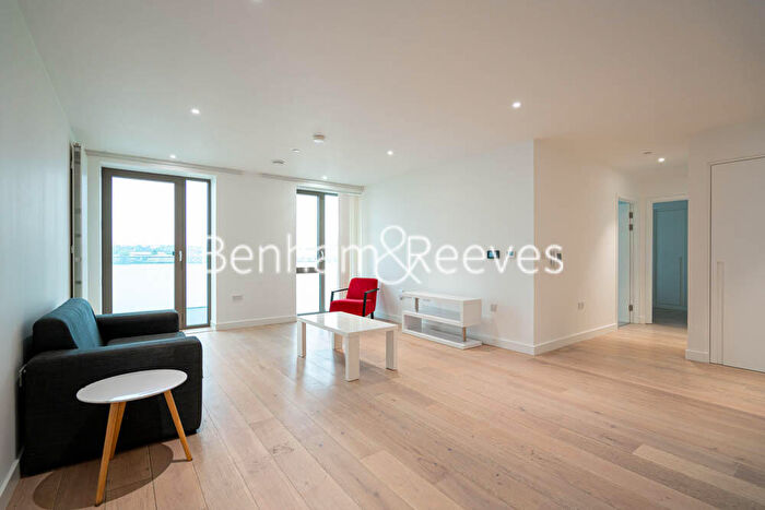 2 Bedroom Apartment To Rent In Laker House, Pontoon Dock, E16