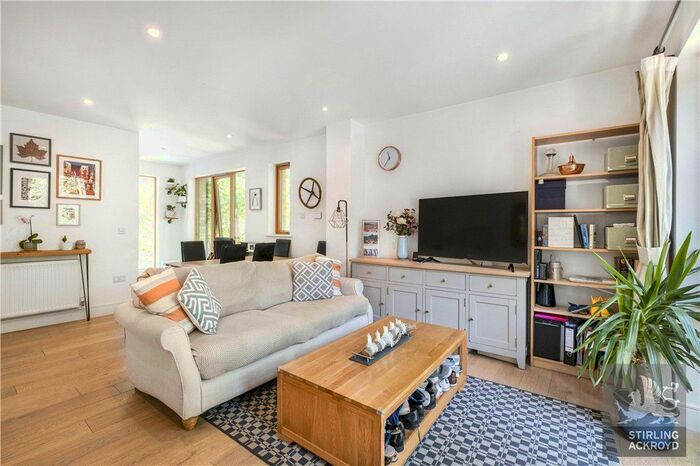 2 Bedroom Flat To Rent In Southwark Park Road, Bermondsey, London, SE16