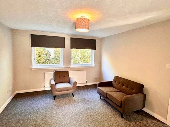 2 Bedroom Flat To Rent In New Johns Place, Edinburgh, EH8