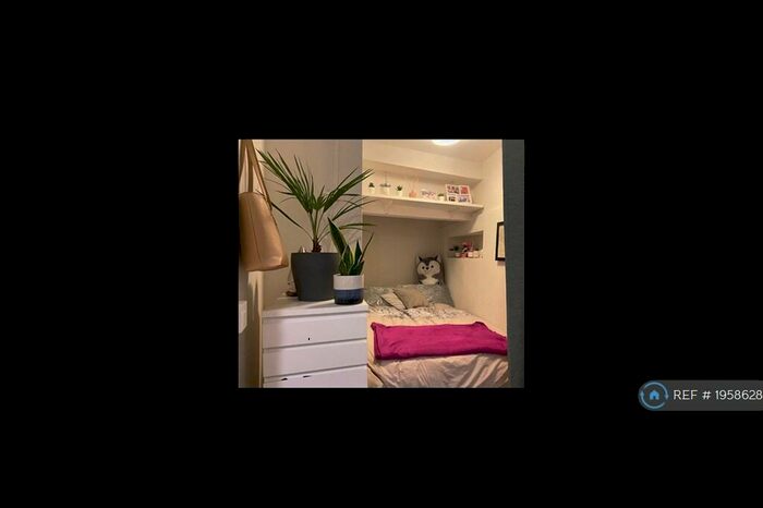 Studio To Rent In Mountfield Road, London, N3