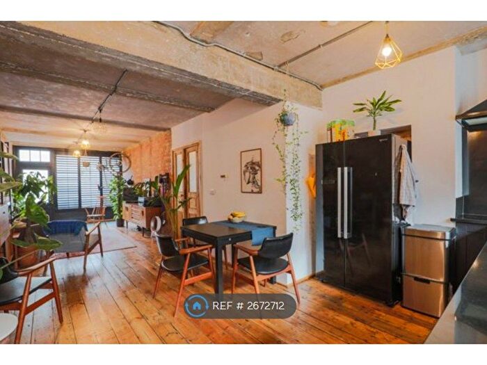 2 Bedroom Maisonette To Rent In Temple Street, London, E2