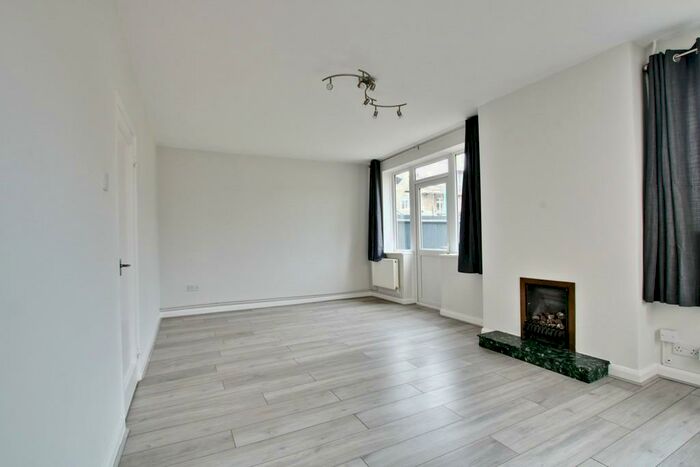 3 Bedroom Detached Bungalow To Rent In Shortlands Gardens, Bromley, BR2
