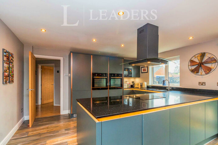 5 Bedroom Detached House To Rent In London Road, Aston Clinton, HP22