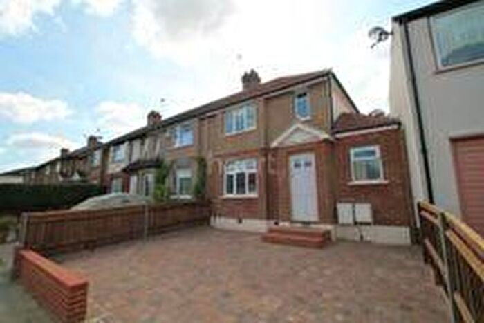 1 Bedroom Terraced House To Rent In Oakdene Road, Uxbridge, UB10