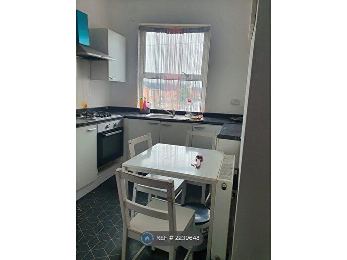 2 Bedroom Flat To Rent In Barden Place, Leeds, LS12