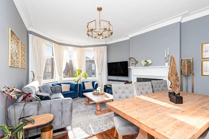 4 Bedroom Flat For Sale In Willowbrae Avenue, Willowbrae, Edinburgh, EH8