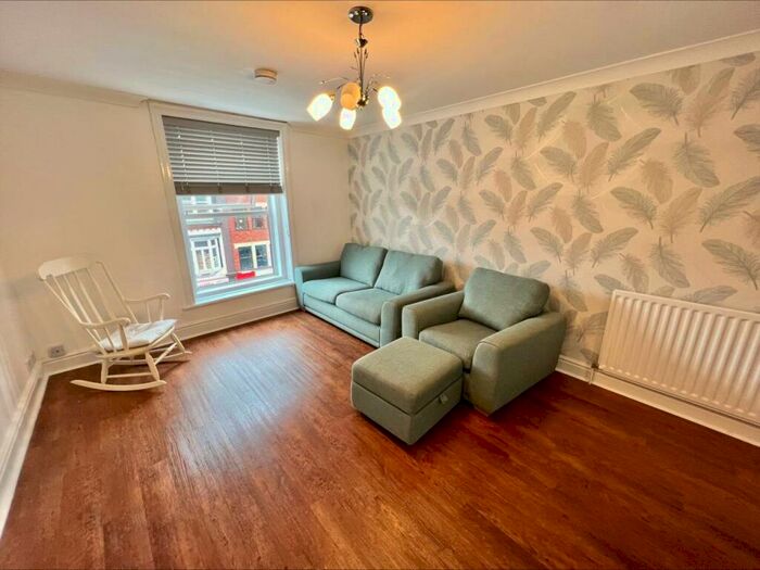 2 Bedroom Flat To Rent In Seamoor Road, Westbourne, Bournemouth, BH4