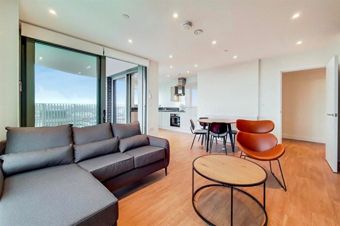 2 Bedroom Apartment To Rent In Green Street, London, NW10