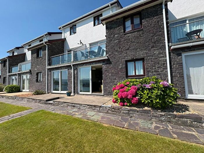 2 Bedroom Apartment For Sale In Porthmadog, LL49
