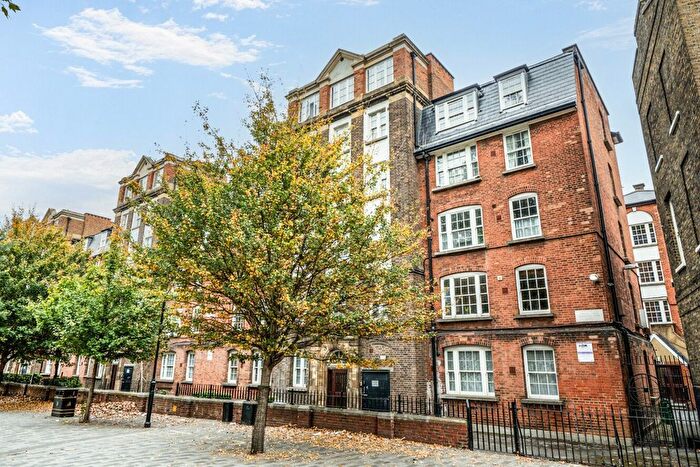 1 Bedroom Flat For Sale In Peabody Estate, Camberwell Green, London, SE5