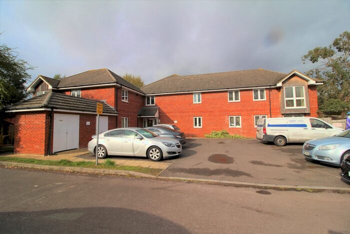 2 Bedroom Flat To Rent In Gamble Close, Southampton, SO19