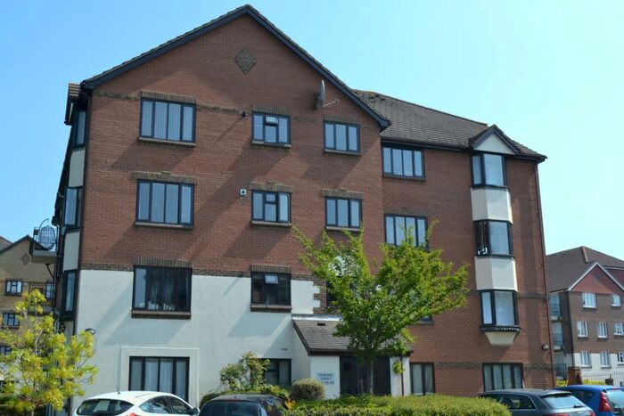 1 Bedroom Apartment To Rent In St Annes Mount, Redhill, RH1