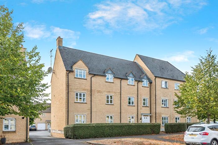 2 Bedroom Apartment For Sale In Elmhurst Way, Carterton, OX18