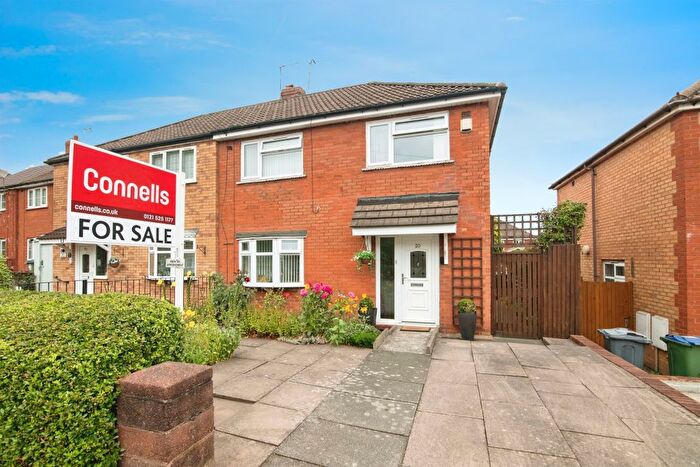 3 Bedroom Semi-detached House For Sale In Winchester Road, West Bromwich, B71