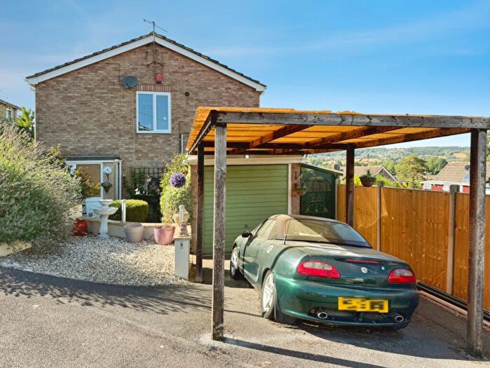3 Bedroom Semi Detached House For Sale In Woodhouse Drive, Stroud, GL5