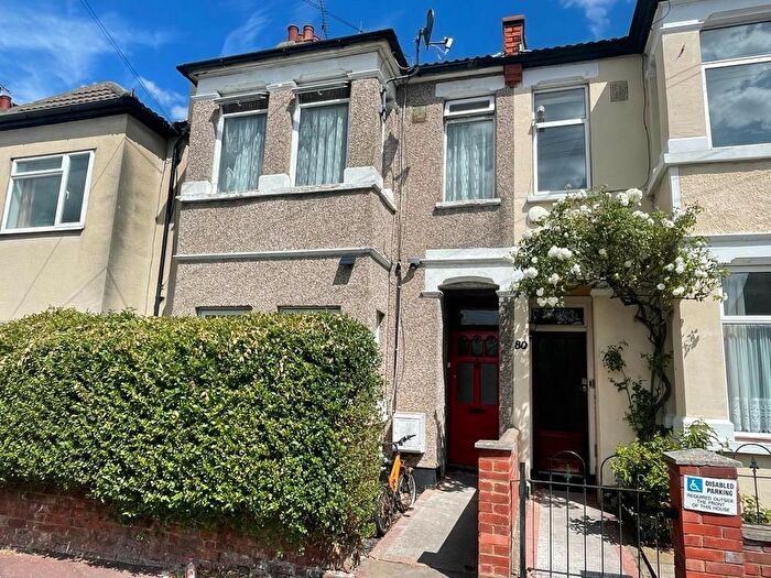 1 Bedroom Flat To Rent In Gainsborough Drive, Westcliff On Sea, SS0