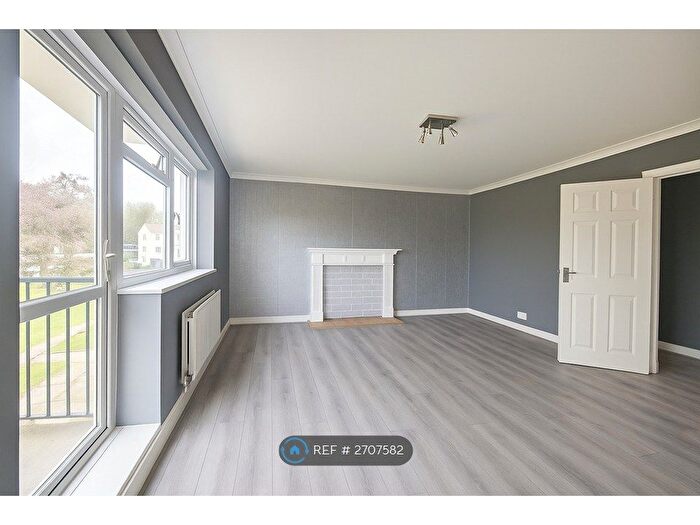 2 Bedroom Flat To Rent In Homefield Gardens, Tadworth, KT20