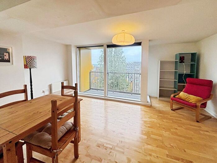 2 Bedroom Flat To Rent In The Avenue, Leeds, West Yorkshire, Uk, LS9