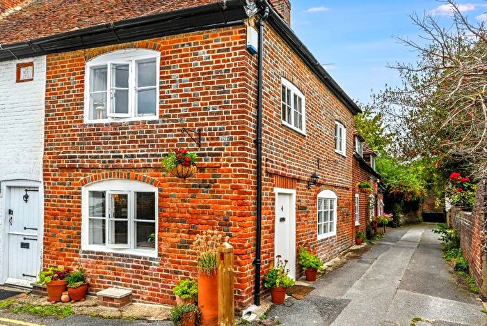 2 Bedroom Cottage For Sale In School Lane, Fordwich, CT2